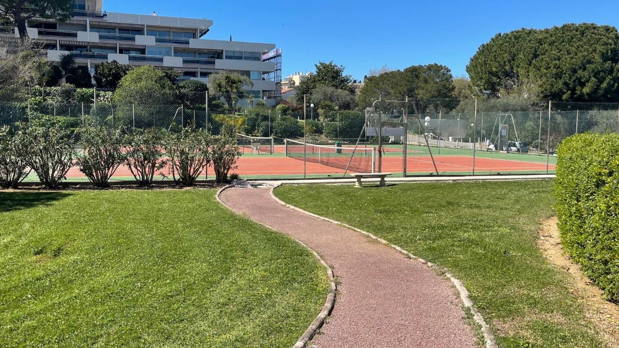 Joli Studio Vue Mer, Piscine, Tennis, Parking Antibes Exteriér fotografie